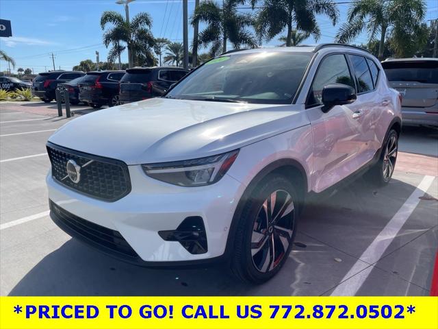 2024 Volvo XC40 B5 Plus Dark Theme 2024 Volvo XC40 B5 Plus Dark Theme