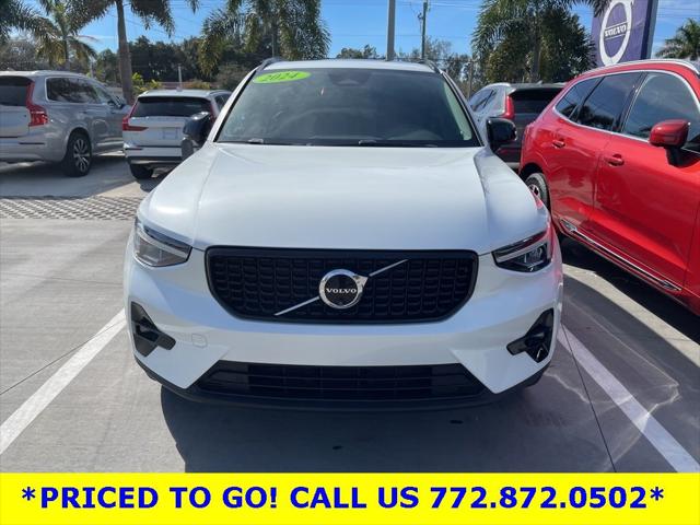 2024 Volvo XC40 B5 Plus Dark Theme 2024 Volvo XC40 B5 Plus Dark Theme