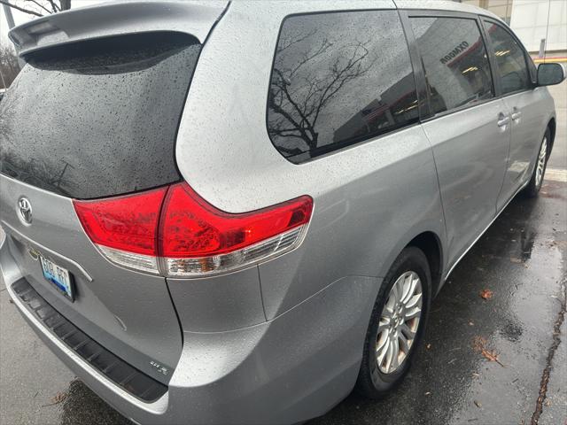 2014 Toyota Sienna XLE V6 8 Passenger