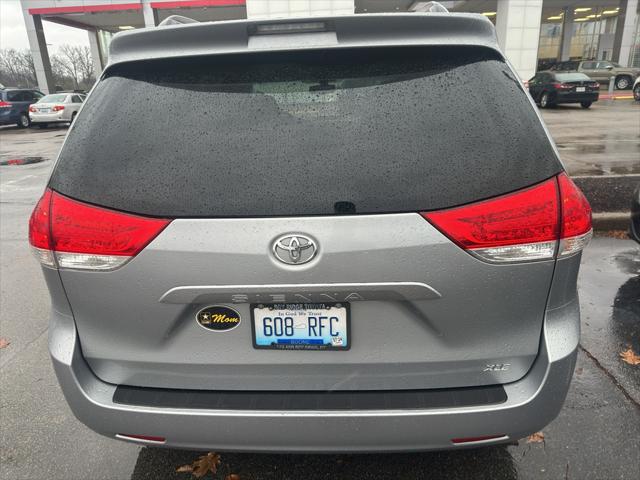 2014 Toyota Sienna XLE V6 8 Passenger