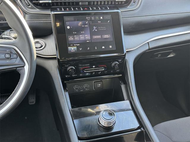 2023 Jeep Grand Cherokee L Laredo 4x4