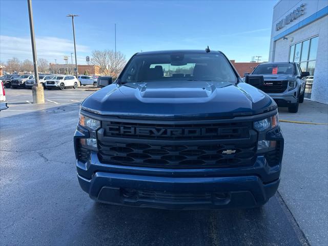 2023 Chevrolet Silverado 1500 4WD Crew Cab Short Bed Custom