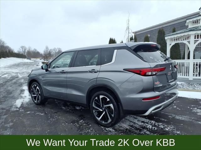 2022 Mitsubishi Outlander Base