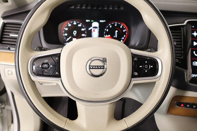 2022 Volvo XC90 T5 Momentum 7 Passenger