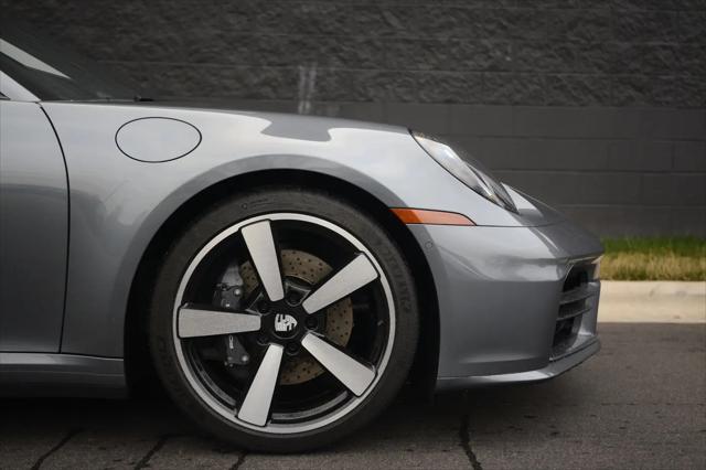 2025 Porsche 911 Carrera