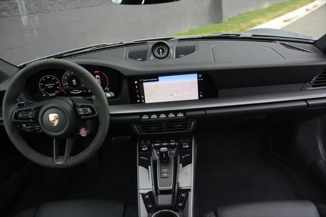 2025 Porsche 911 Carrera