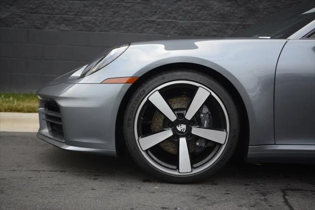 2025 Porsche 911 Carrera