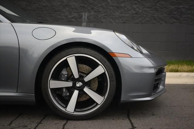 2025 Porsche 911 Carrera