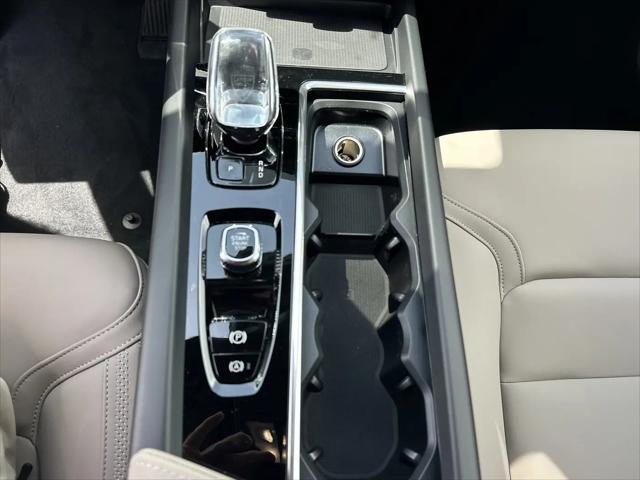2026 Volvo XC90 Ultra, B6 AWD Gas (mild hybrid), Gasoline, Bright, 7 Seats