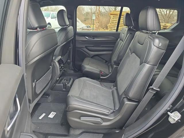 2025 Jeep Grand Cherokee L Altitude 4x4