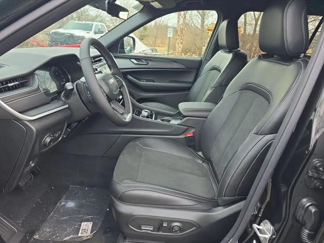 2025 Jeep Grand Cherokee L Altitude 4x4