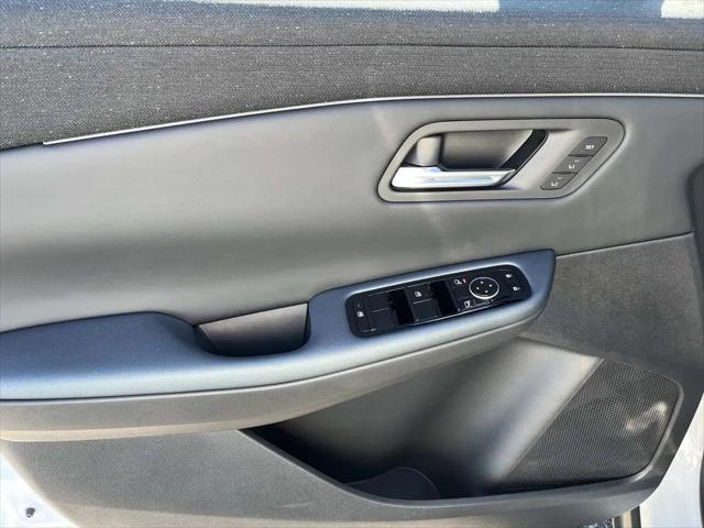2026 Nissan LEAF PLATINUM+