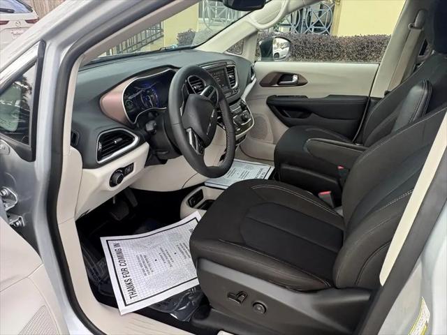 2024 Chrysler Voyager LX