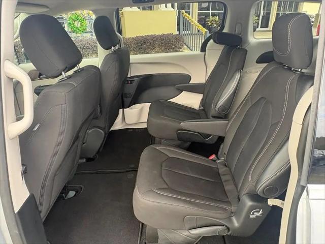 2024 Chrysler Voyager LX