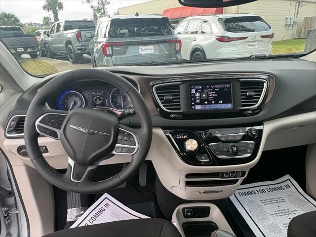 2024 Chrysler Voyager LX