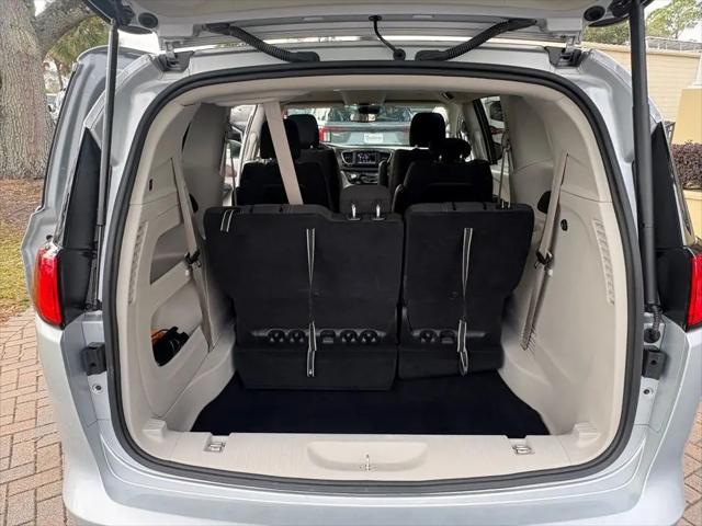 2024 Chrysler Voyager LX