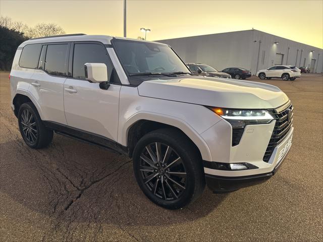 2024 Lexus GX Luxury's photo