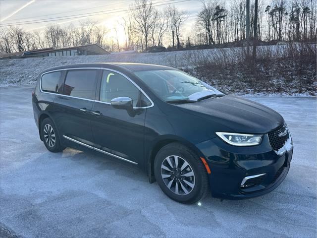 2023 Chrysler Pacifica Hybrid Limited