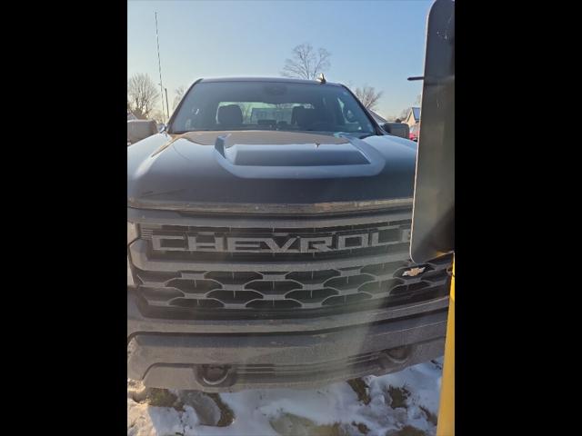 2022 Chevrolet Silverado 1500 4WD Double Cab Standard Bed Custom