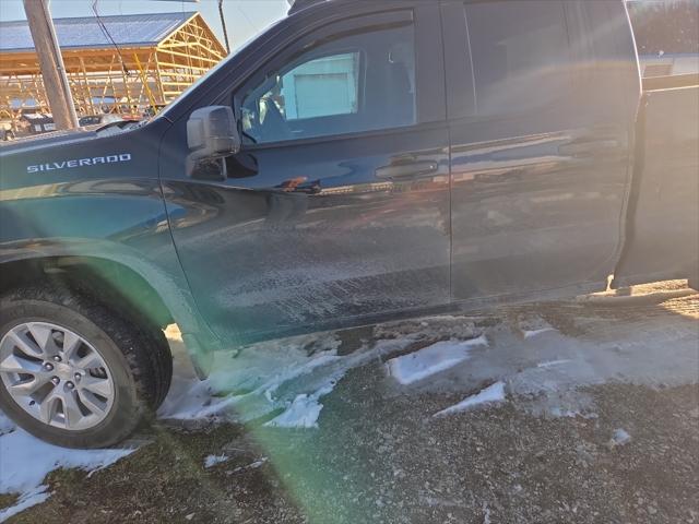 2022 Chevrolet Silverado 1500 4WD Double Cab Standard Bed Custom