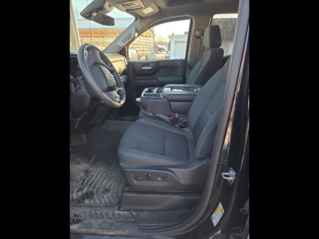 2022 Chevrolet Silverado 1500 4WD Double Cab Standard Bed Custom