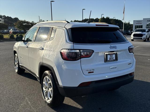 2025 Jeep Compass Latitude 4x4 2025 Jeep Compass Latitude 4x4