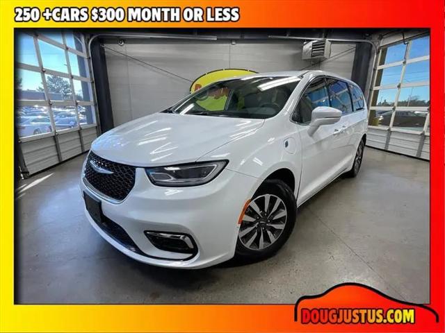 2022 Chrysler Pacifica Hybrid Touring L for sale in Louisville, TN