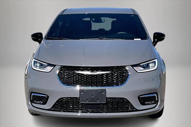 2025 Chrysler Pacifica Hybrid Select