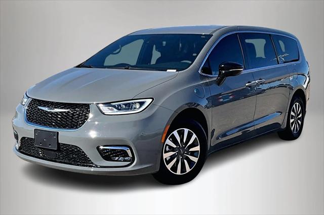 2025 Chrysler Pacifica Hybrid Select