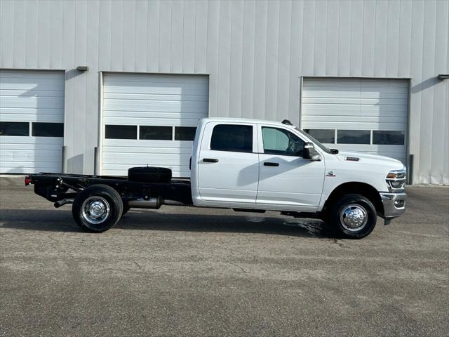 2026 RAM Ram 3500 Chassis Cab RAM 3500 TRADESMAN CREW CAB CHASSIS 4X4 60 CA