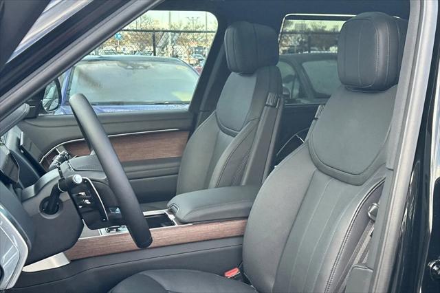 2025 Land Rover Range Rover P550e SE