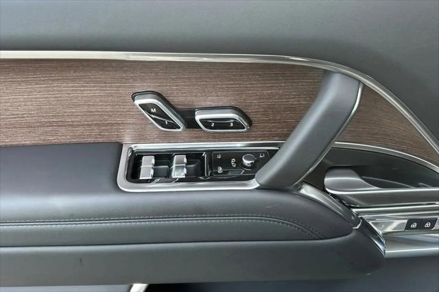 2025 Land Rover Range Rover P550e SE