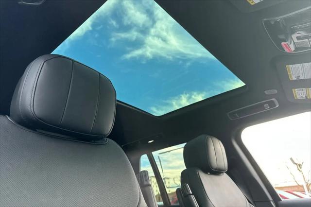 2025 Land Rover Range Rover P550e SE