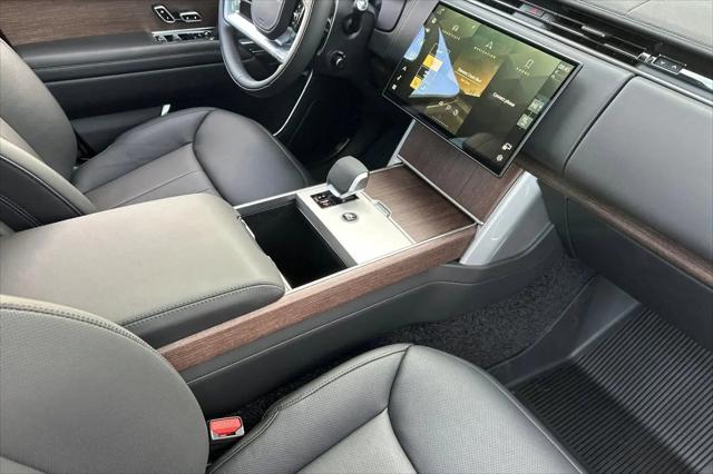 2025 Land Rover Range Rover P550e SE