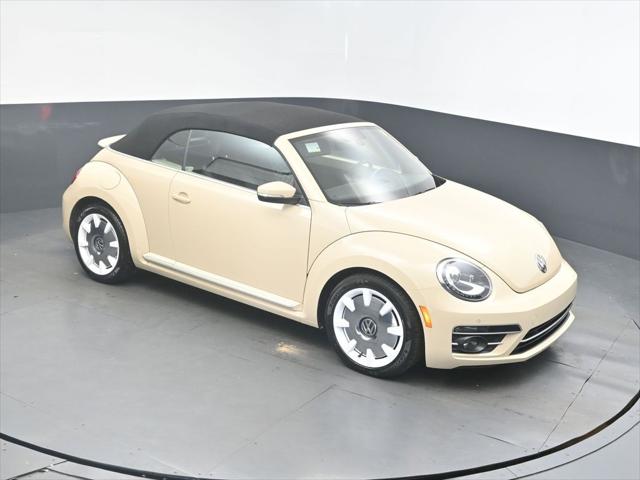 2019 Volkswagen Beetle SE's photo
