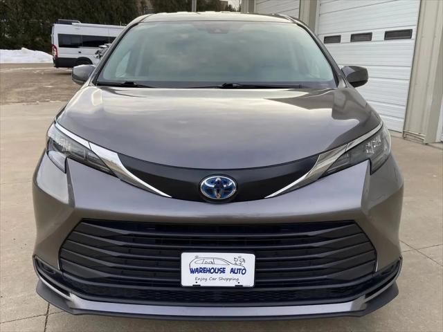 2024 Toyota Sienna LE