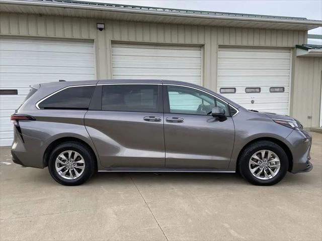 2024 Toyota Sienna LE
