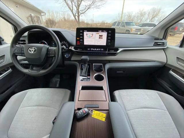 2024 Toyota Sienna LE