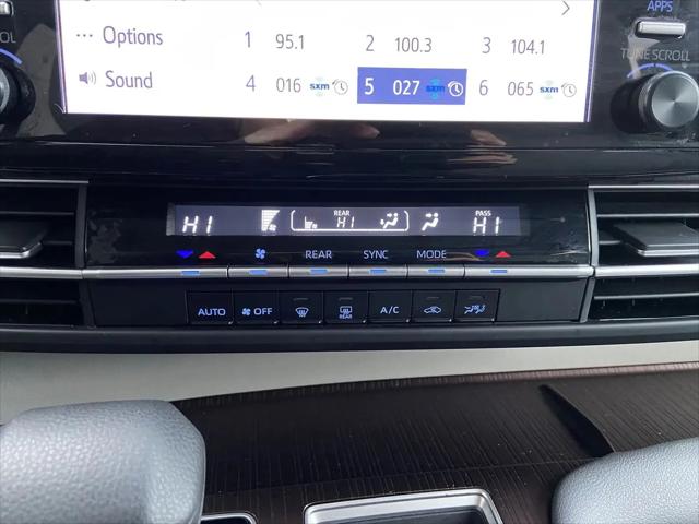 2024 Toyota Sienna LE