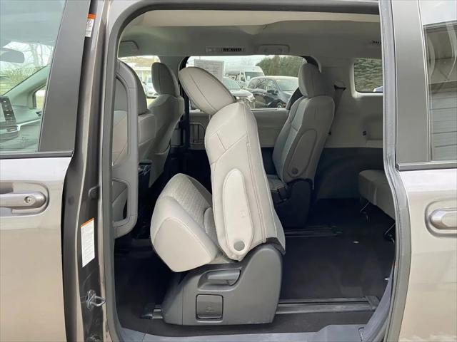 2024 Toyota Sienna LE