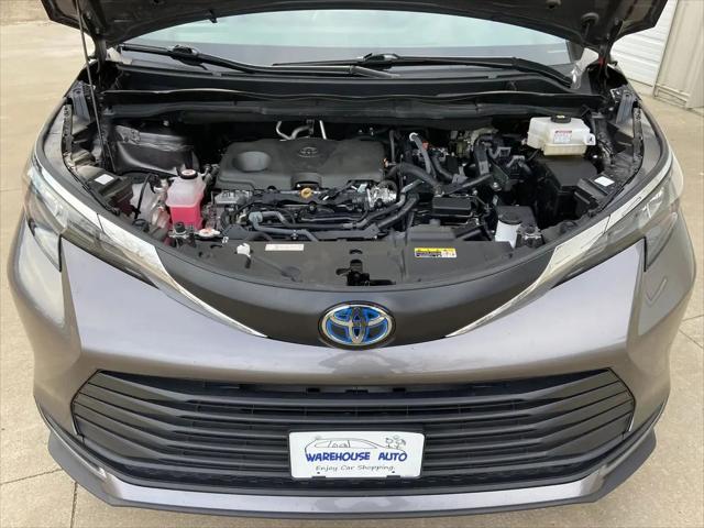 2024 Toyota Sienna LE