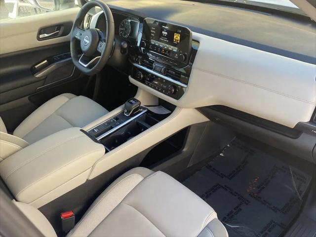 2025 Nissan Pathfinder SL FWD