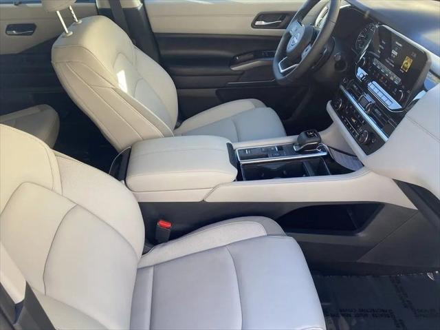2025 Nissan Pathfinder SL FWD