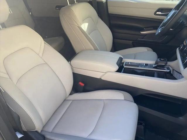 2025 Nissan Pathfinder SL FWD