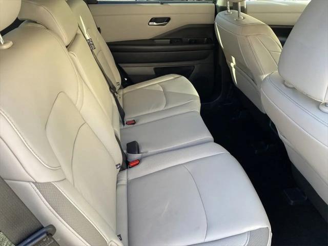 2025 Nissan Pathfinder SL FWD