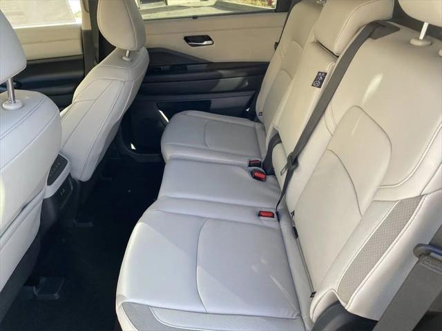 2025 Nissan Pathfinder SL FWD