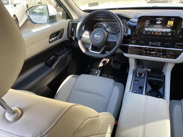 2025 Nissan Pathfinder SL FWD