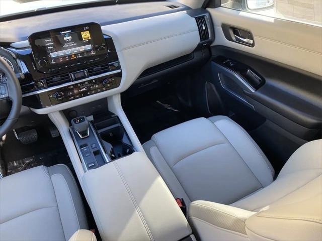 2025 Nissan Pathfinder SL FWD