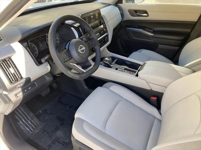 2025 Nissan Pathfinder SL FWD