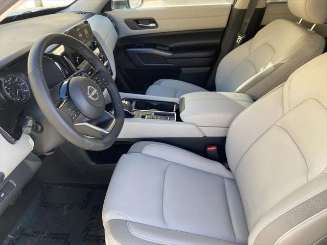 2025 Nissan Pathfinder SL FWD